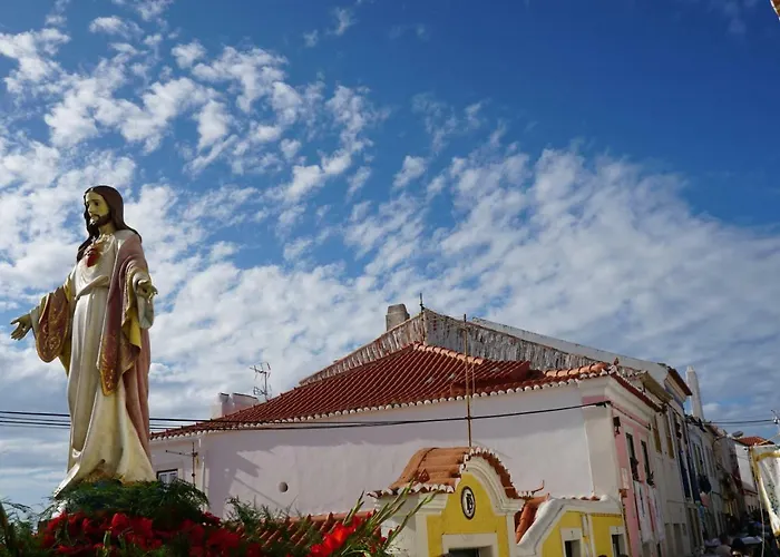 House - Centre Of The Village *